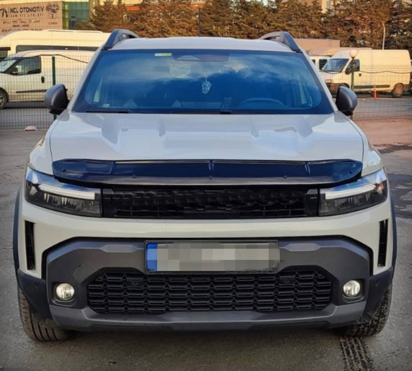 Deflector capota pentru Dacia Duster 3 (2024+) - Protectie pietre si insecte