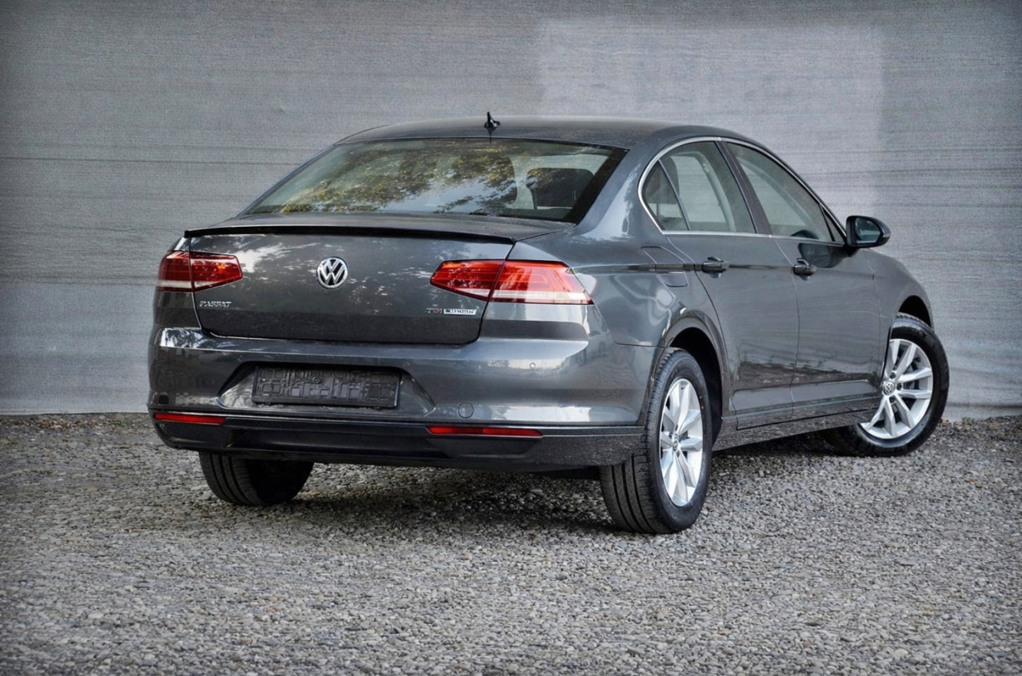 Eleron portbagaj Volkswagen Passat B8 (2015-2022) negru piano black