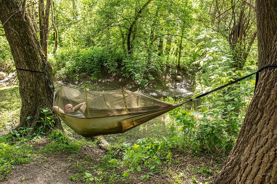 Kit Hamac Camping cu Plasă Împotriva Insectelor 330 x 140 cm, Nylon 210T, 200 kg, Curele și Husă Transport
