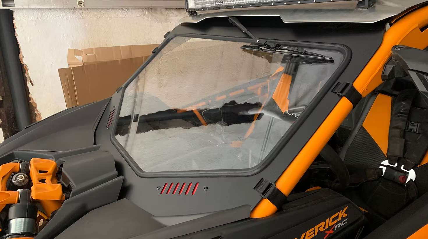 Parbriz din sticlă laminată pentru Can-Am Maverick X3, cu ventilatie